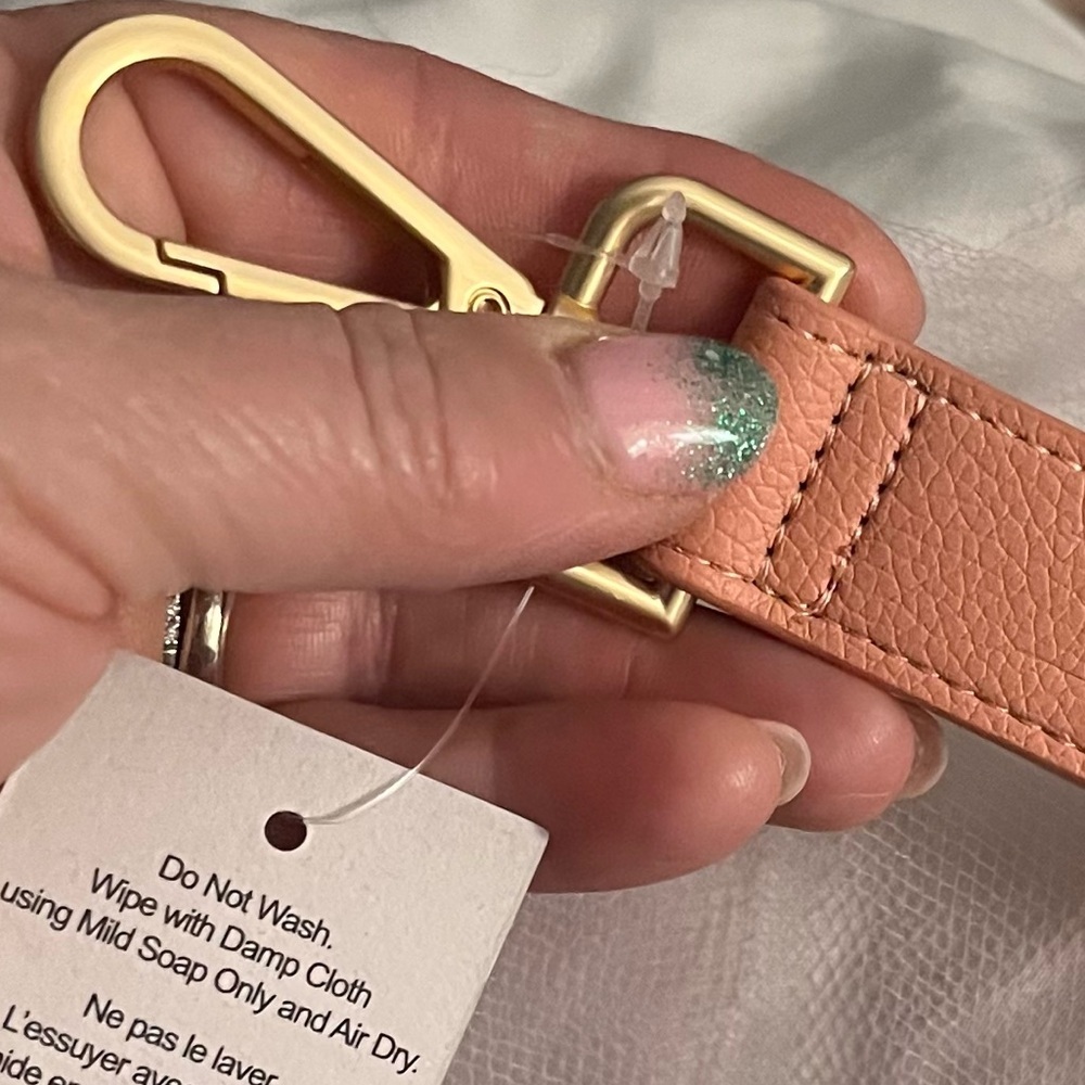 NIP! 💕Thirty-one 💕 Coral Peach Smooth Pebble Cord Wrap Keychain. Initial: L - Picture 5 of 10